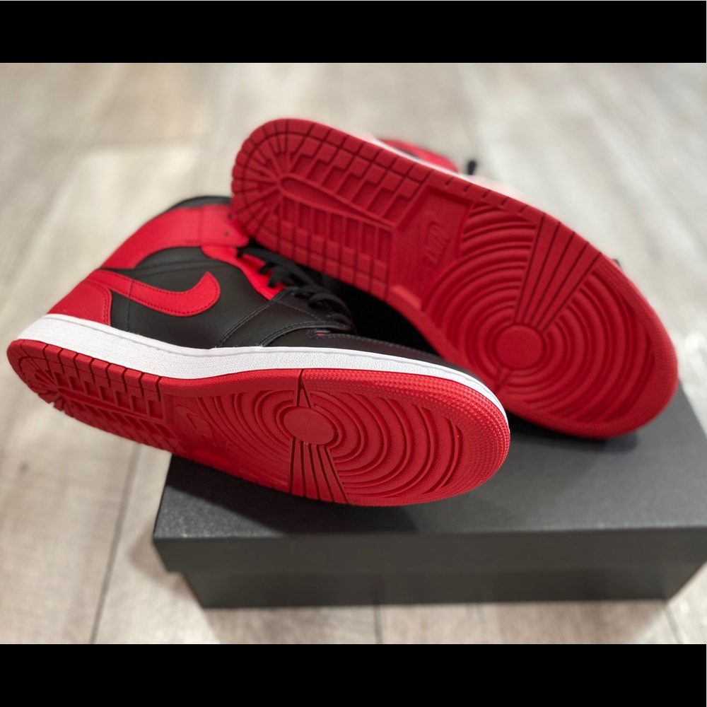 🎉SOLD ELSEWHERE🎉 Men’s AirJordan 1Mid Nike Shoes - Picture 10 of 11